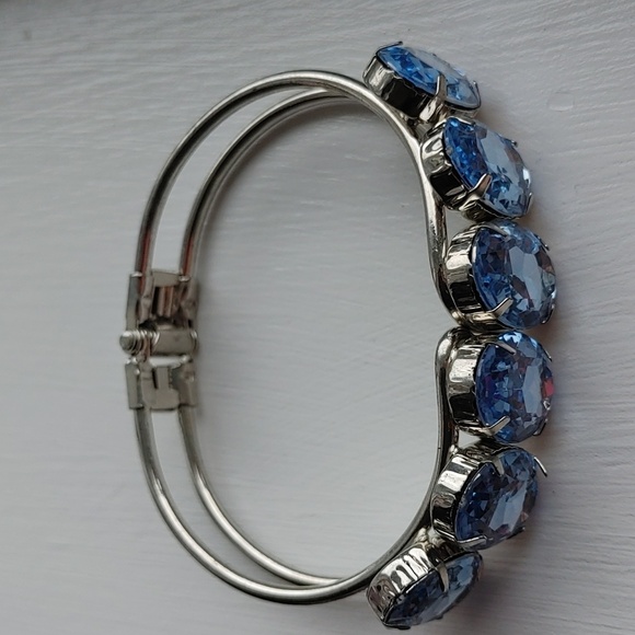 🇨🇦3 For $20🇨🇦WOMEN'S SILVER TONE FAUX AQUAMARINE HINGE BRACELET - Picture 4 of 8